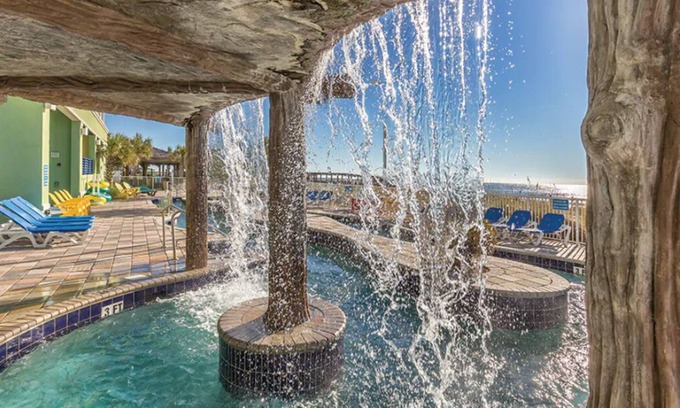 Cherry Grove Beach Complejo | 1 Bedroom Oceanfront Condo at Towers on the Grove Resort