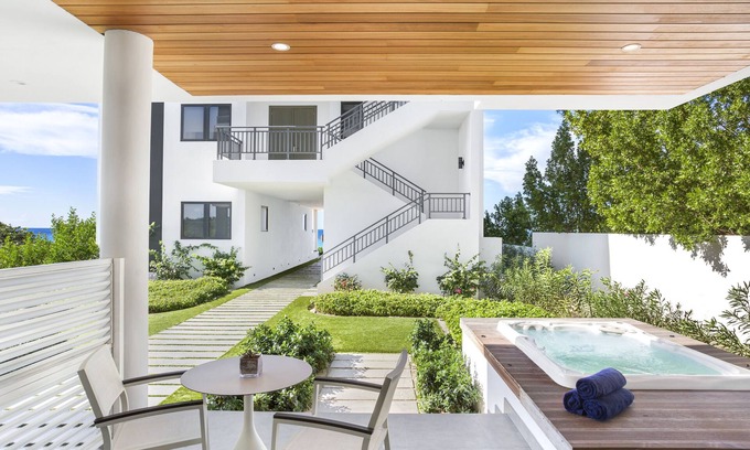 West End Village Condominio | 1-Bedroom + Sofabed at Award-winning Tranquility Beach Resort on Meads Bay Beach