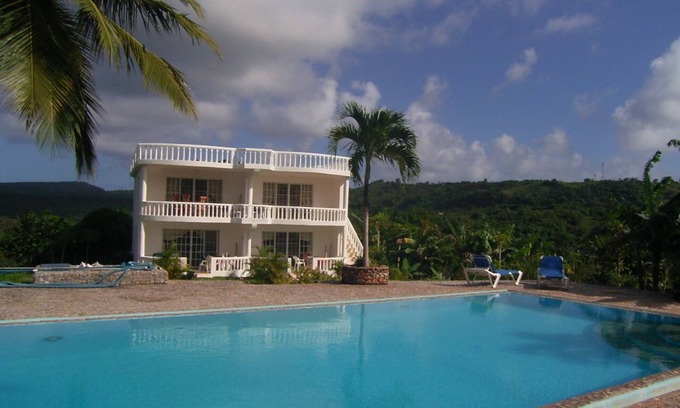Las Galeras Apartamento | Apartamento de 1 dormitorio con sala & cocina, baño, terraza, jardín y piscina