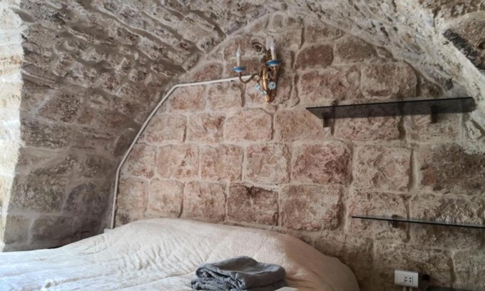 Batroun Apartamento | 1 bedroom studio double bed batroun old souk