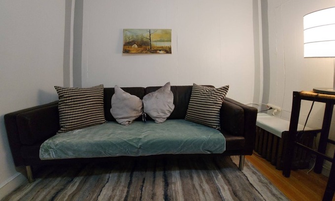 South Slope Casa | 1 bedroom Suite with Kitchenette, Entire Second Floor in Park Slope House
