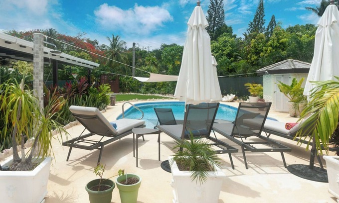 Sunset Crest Villa | 1 Bedroom Villa Oasis w/ Pool in Holetown - Down the Hill