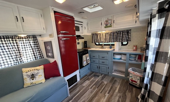 Norman Park Casa | 1 Bedroom Vintage Camper - Ruby
