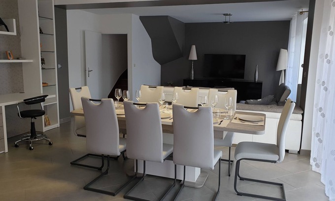 Ouzouer-le-Marche Casa | 1- BizyFamily: 1 whole house of 160 m2 (8pers.)