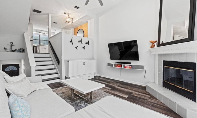 Jacksonville Beach Casa | 1 Block to Beach: Palm Paradise, A Coastal Oasis