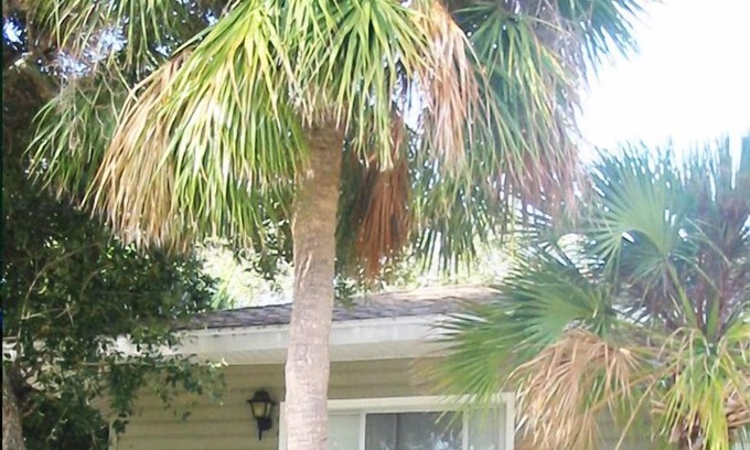 Holmes Beach Casa | 1 Block To Beach! Convenient, Modern, Comfortable, Clean.