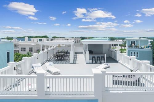 Isle of Palms Casa | 1 Block to Beach Newly Renovated 6BDR w Rooftop Views Sand Dune by AvantStay