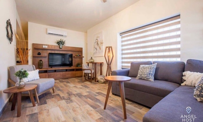 Esterito Casa | 1 Block to Malecón, Netflix, Beach Access