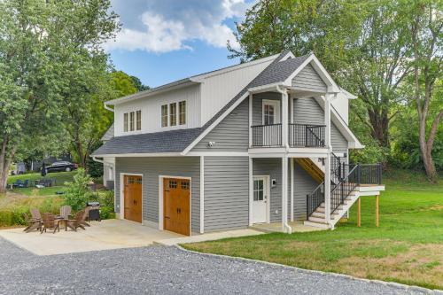 Annapolis Casa | 1 Block to USNA Stadium Modern Annapolis Home!
