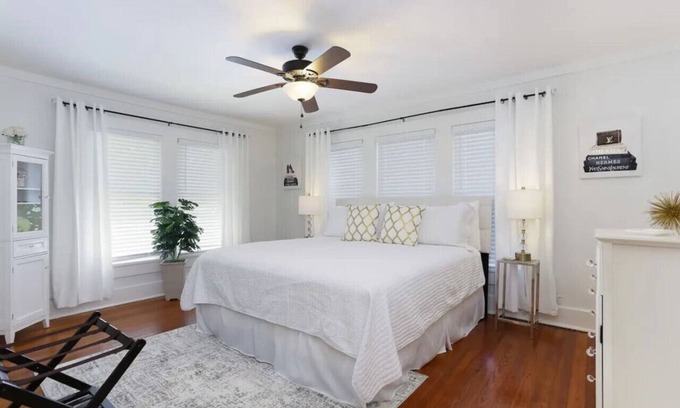 Midtown Casa | 1 BR/1BA Downtown, Riverwalk, Golf, Zoo & Pearl