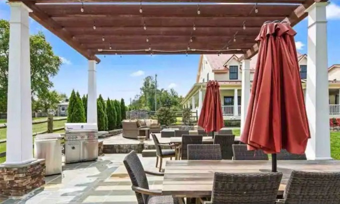 Stafford Casa | 1 BR barn with custom game room and amazing outdoor space! Swimming pool!