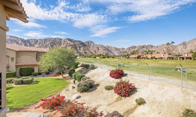 Village Apartamento | 1 BR Condo Pool Hot Tub Sleeps 4 Views