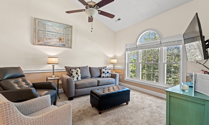 Myrtle Beach Condominio | 1 BR Condo with Water and golf Views!