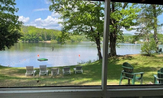 Lake Luzerne-Hadley Cabaña | 1 BR Waterfront Cottage con puestas de sol de montaña