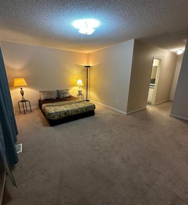 Brampton Casa | 1 Brampton Executive Suite- Great Location- Opp Plaza, Restaurants, Gym, Shopping