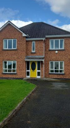 Longford Cama Y Desayuno | 1 Cartrun Breac N39D7H6 Opposite Longford Rugby Club - See the Yellow Door