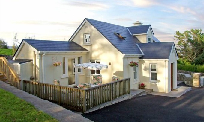 Kilkieran Cabaña | 1 CLANCY COTTAGES, family friendly in Kilkieran, County Galway