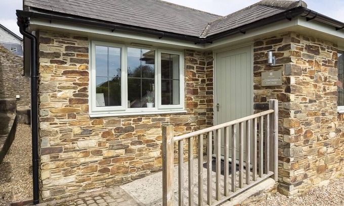 Bugford Cabaña | 1 Coachman's Cottage, Hillfield Village, DARTMOUTH
