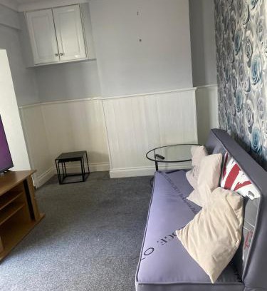 Sittingbourne Apartamento | 1 double bed house and sofa bed with a garden