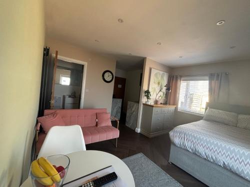 Plympton Apartamento | 1 double bed studio with private access and parking