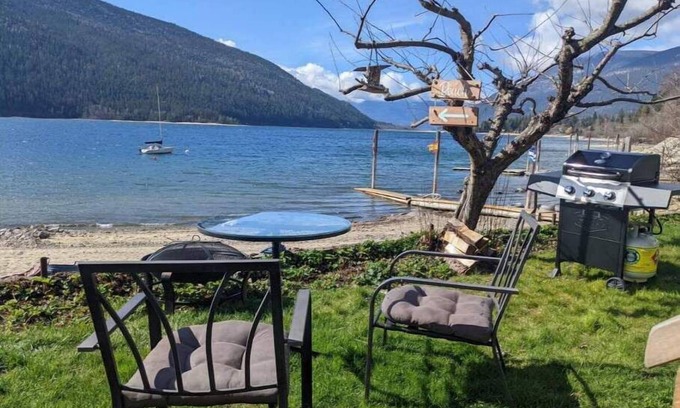 Nelson Casa | #1 Getaway Cabins Water Front