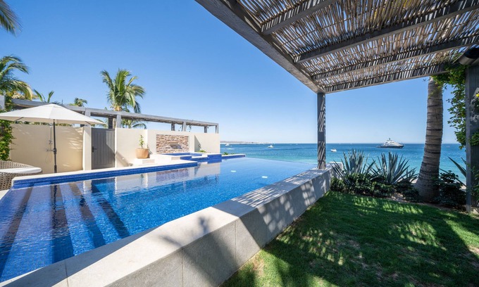 El Médano Ejidal Hotel | 1 Homes Cabo