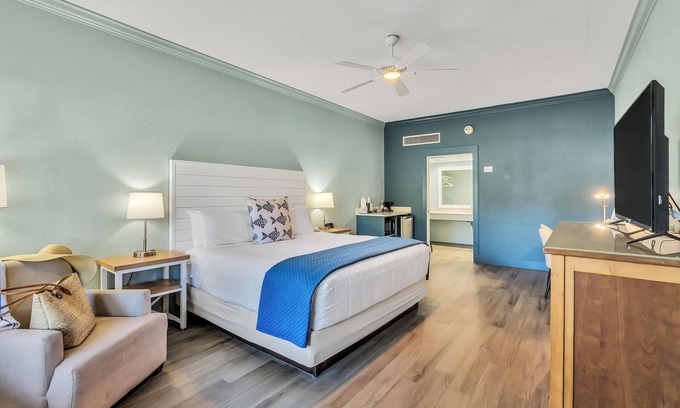 Crystal Beach Hotel | 1 cama King en hoteles Se aceptan mascotas!