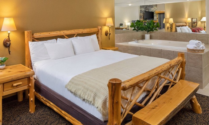 Rothschild Casa | 1 King Whirlpool Suite With Access to Pool, Hot Tub, and Gym