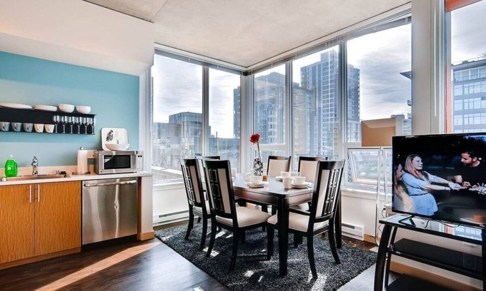 Belltown Apartamento | Speechless In Seattle! #1 Location - 2BR - Extra Sanitized - Free Parking! (VR1)