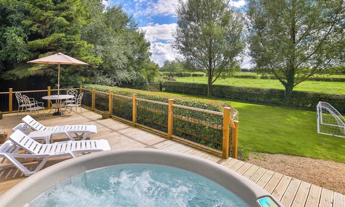Radstock Cabaña | 1 Luckington Stables-W8321