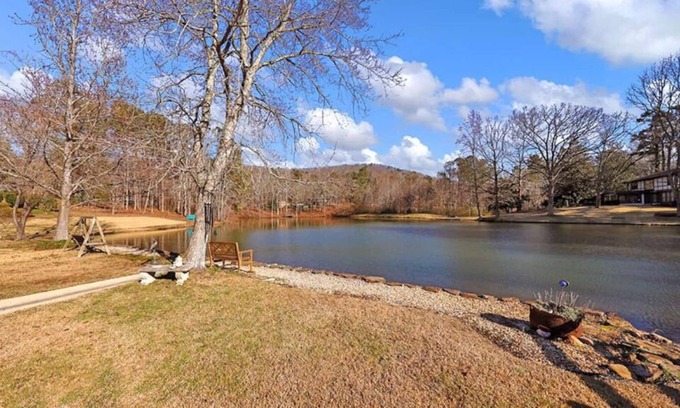 Anniston Casa | #1 Luxury Home Stay w/ Lake Views