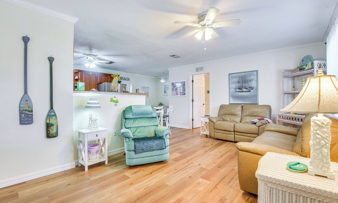 Cortez Casa | 1 Mi to Anna Maria Island: Pet-Friendly Retreat