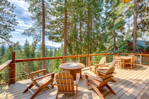 Lake Almanor Country Club Casa | 1 Mi to Beach and Golf Course! Lake Almanor Cabin