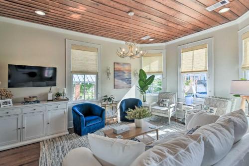 Galveston Casa | 1 Mi to Beach Coastal Cottage in Galveston
