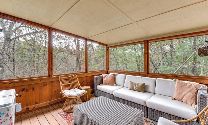 Lakemont Cabina | 1 Mi to Beach: Lake Rabun Home w/ Carriage House
