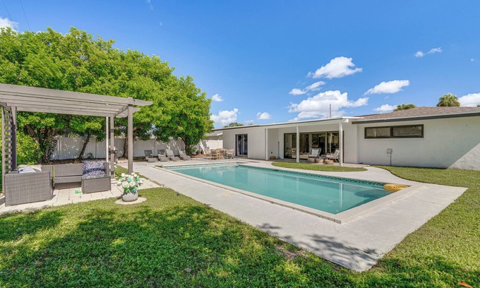 Yacht Club Casa | 1 Mi to Beach: Modern Cape Coral Home w/Pool