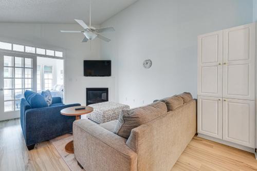 Vaught Apartamento | 1 Mi to Beach Myrtle Beach Condo with Pool Access