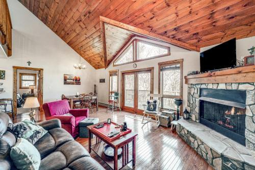 Charter Hills Casa | 1 Mi to Beech Mtn Ski Resort Cabin with Fire Pit