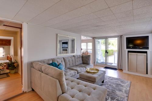 Birch Bay Casa | 1 Mi to Birch Bay SP! Cozy Cabin with Pool Access