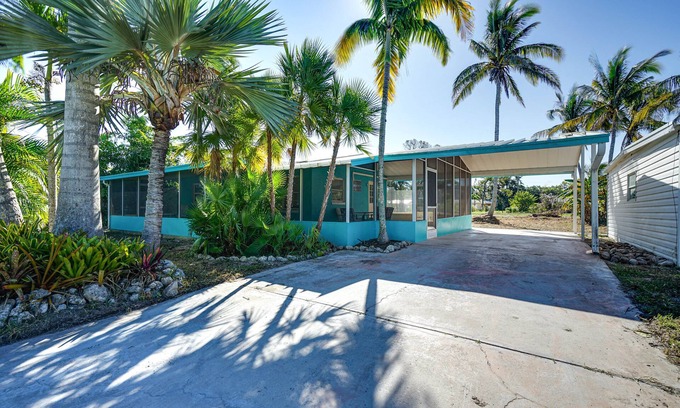 Bokeelia Casa | 1 Mi to Boat Ramp: Bokeelia Home w/ Screened Patio