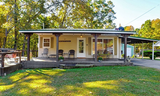 Springville Casa | 1 Mi to Buchanan Resort: Home w/ Deck & Yard!