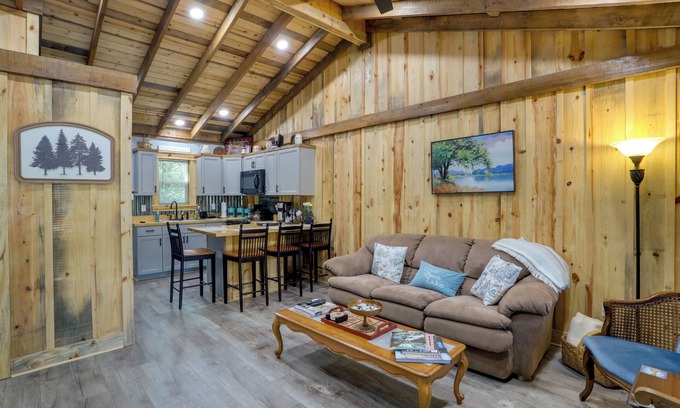 Greers Ferry Cabina | < 1 Mi to Devils Fork Recreation Area: Cozy Cabin!