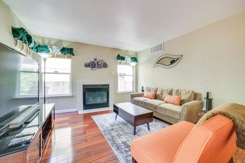 West University Casa | 1 Mi to Downtown Reno Spacious Home with Deck!