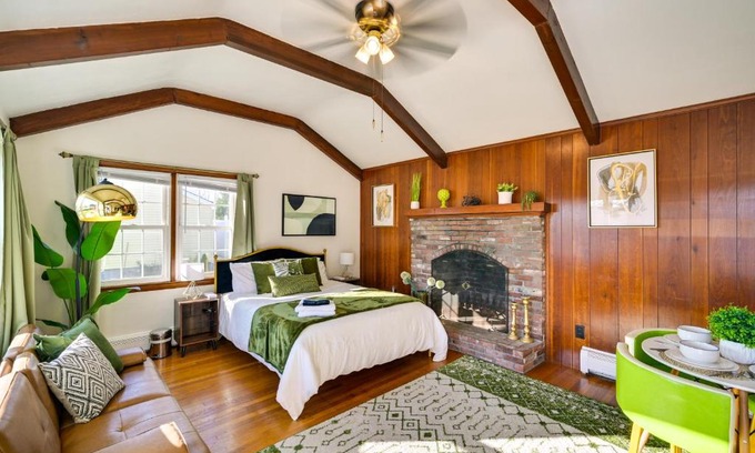 Salem Apartamento | 1 Mi to Downtown Salem Studio with Fire Pit Access