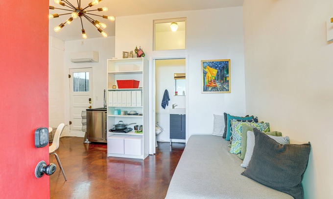 Downtown Sacramento Apartamento | 1 Mi to Downtown: Walkable Studio in Sacramento