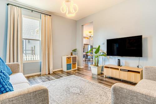 Babe Denny Casa | 1 Mi to Dtown and Lucas Oil Stadium Home in Indy!