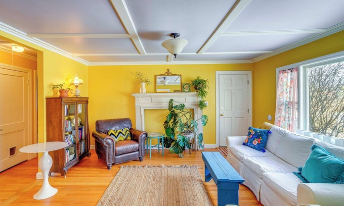 Williamstown Casa | 1 Mi to Dtwn: Beautiful Home in Williamstown!