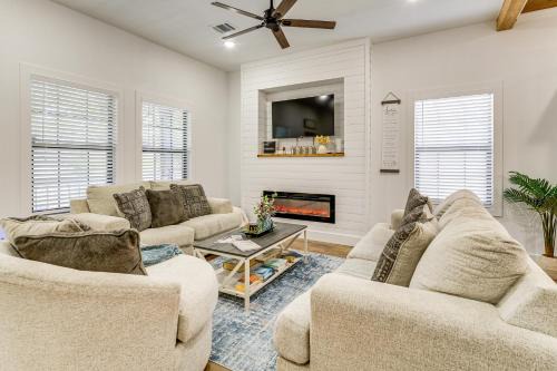Brenham Casa | 1 Mi to Dtwn Brenham! The Bell and Bloom Cottage
