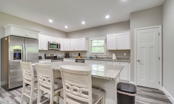 Crossville Casa | 1 Mi to Dtwn Crossville: Spacious Home w/ Patio!