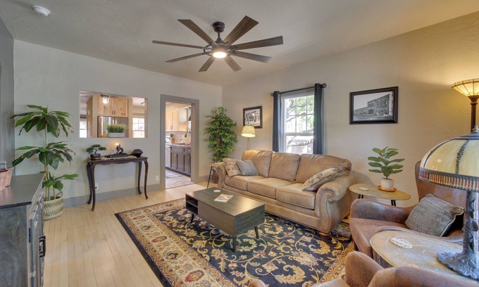 Clarkdale Cabaña | < 1 Mi to Dtwn: Home w/ Deck in Clarkdale!